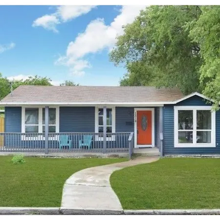 Stylish 4 Br2Ba Renovated Home Near Downtown